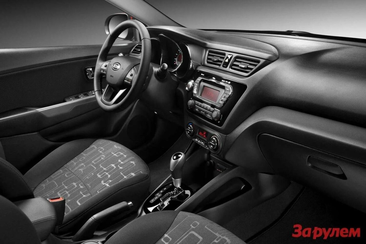 Kia Rio 3 хэтчбек салон