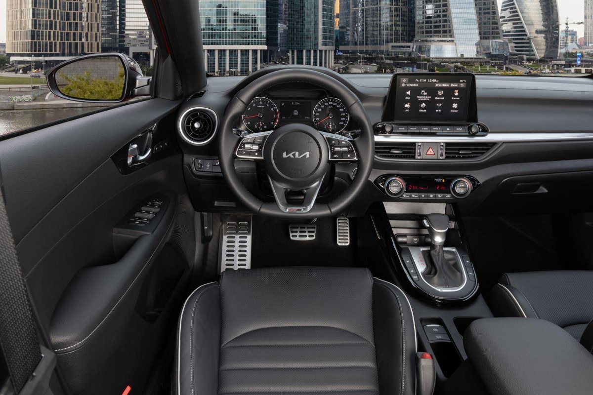 Kia Cerato 2021 интерьер