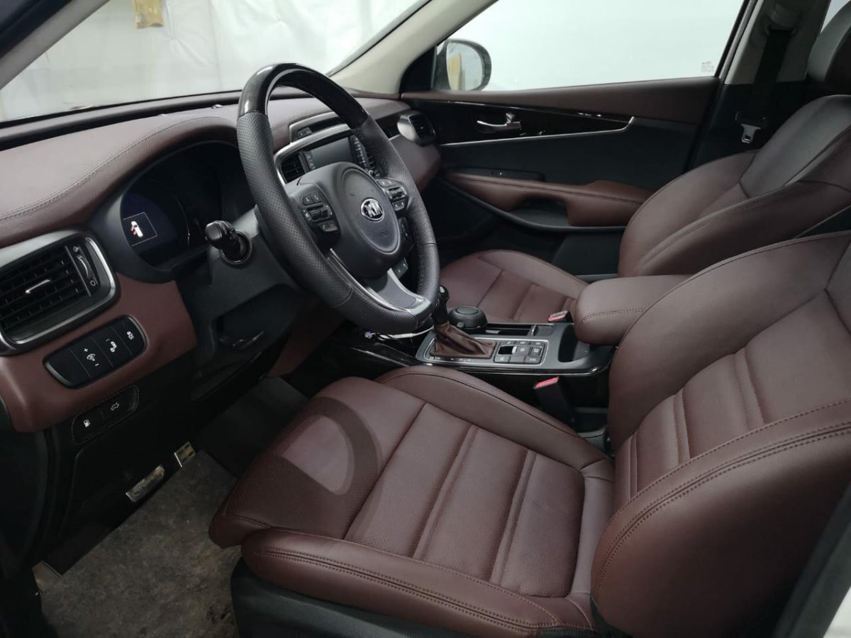 Кожаный салон Спортейдж 4