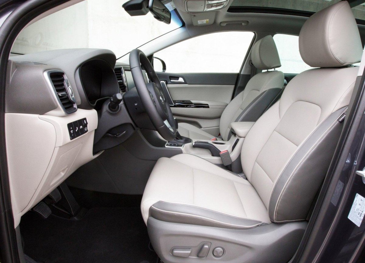 Киа Спортейдж 2 бежевый салон