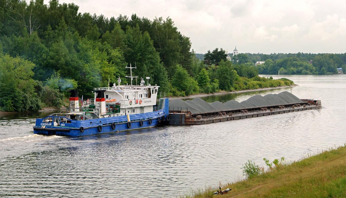 Теплоход толкач Озерный