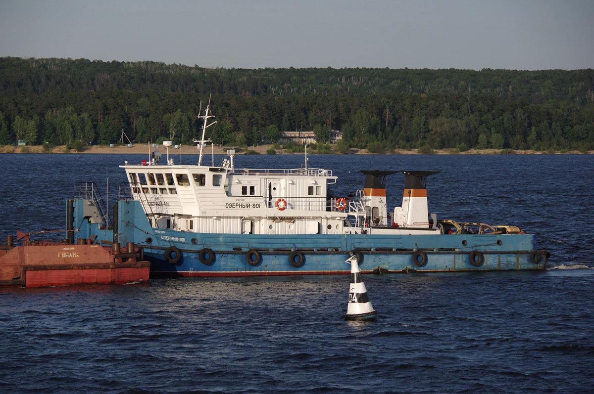 Озерный толкач судно