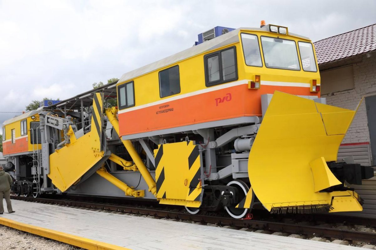 Щебнеочистительная машина щом-1400