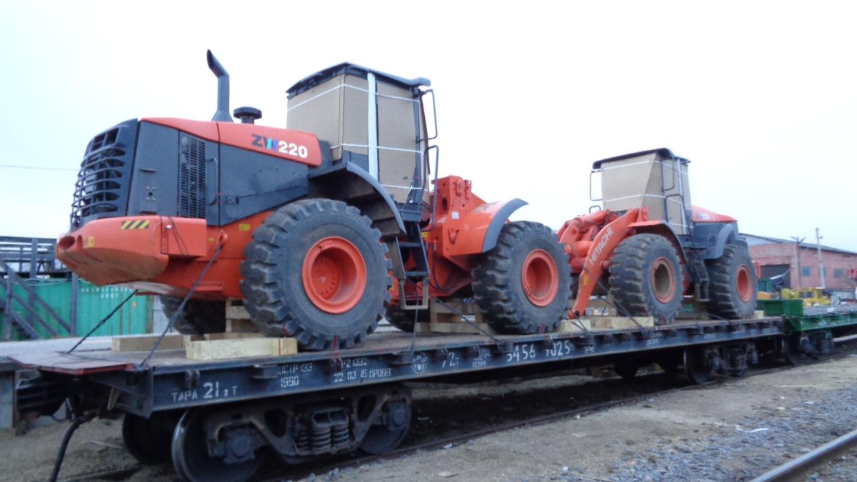 ЖД платформа для перевозки техники