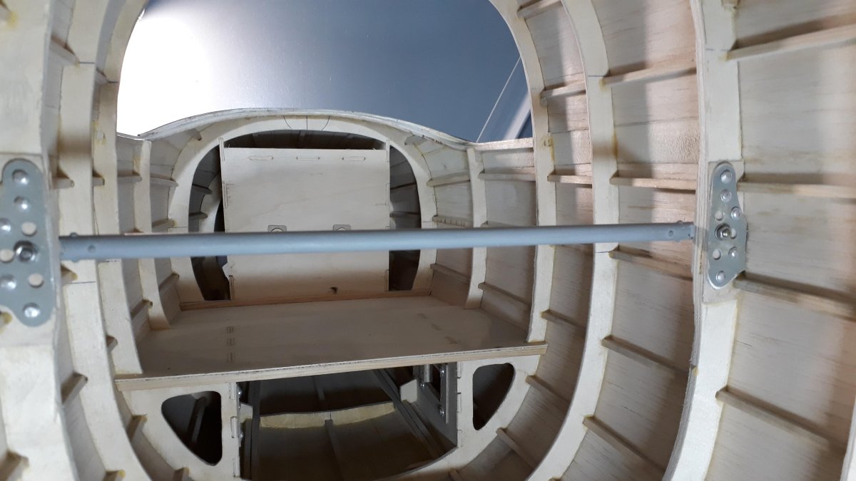 Контейнер с внутренними шпангоутами