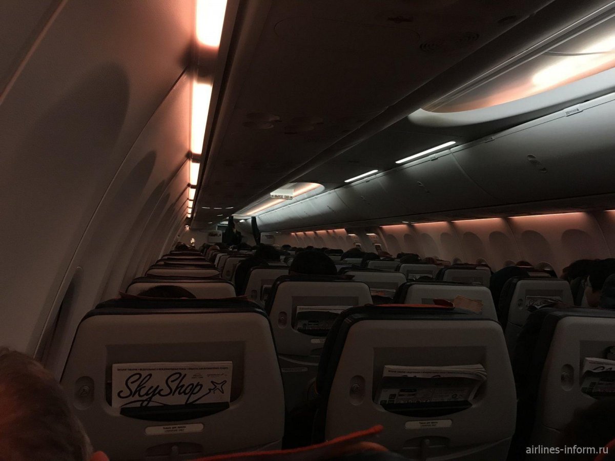 Боинг 737-800 ЮТЭЙР салон
