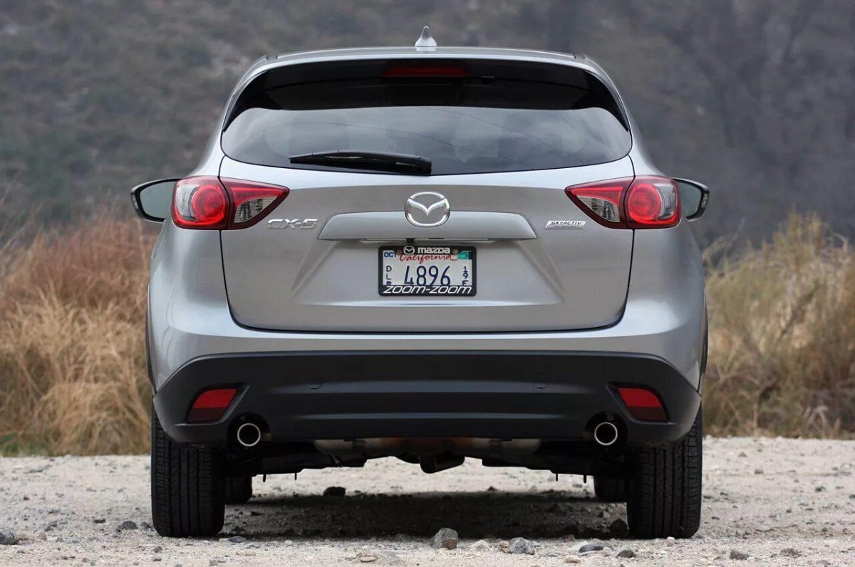 Мазда СХ-5 сзади