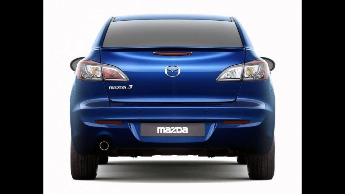 Мазда 3 сзади