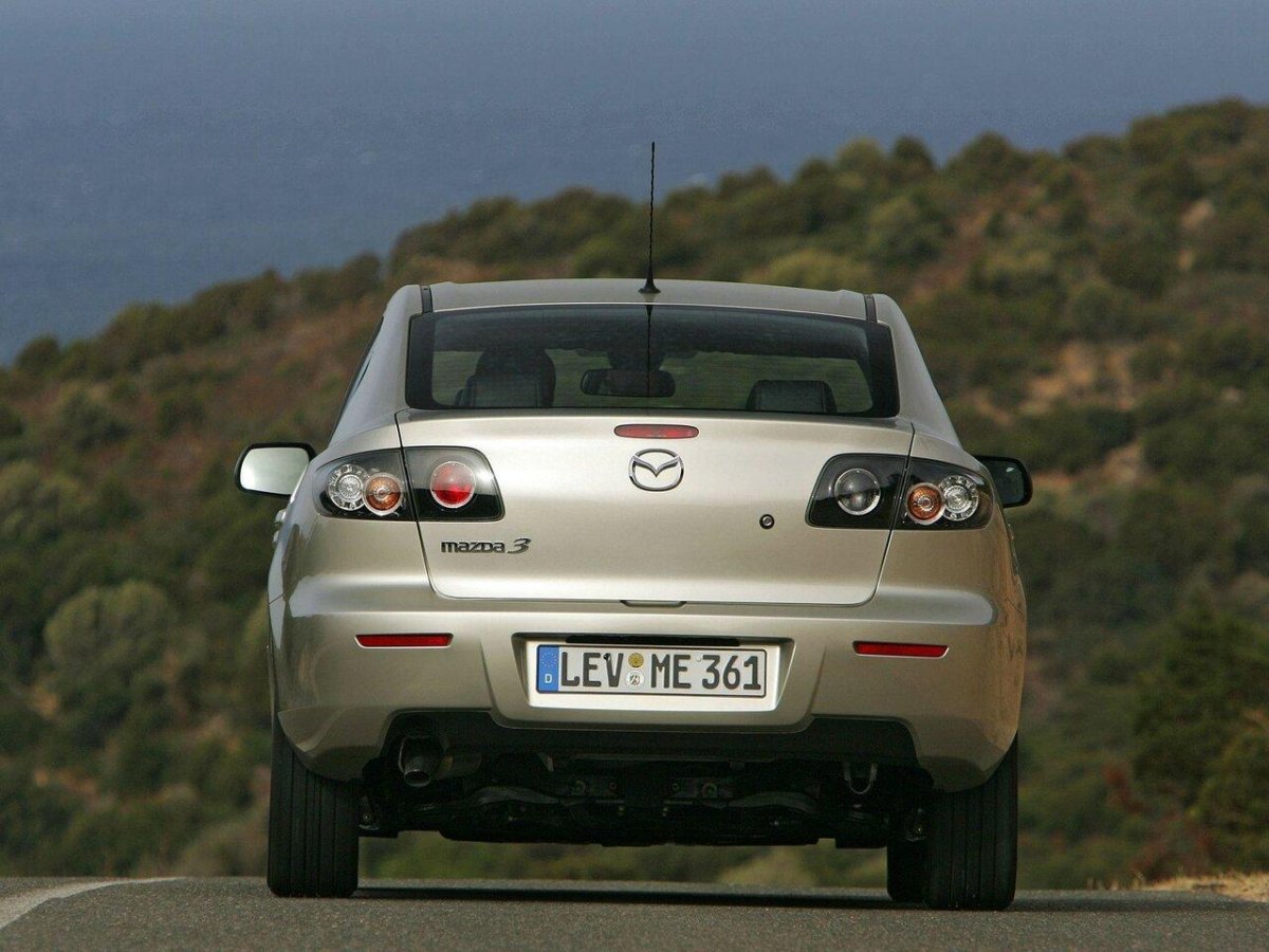 Mazda 3 BK седан