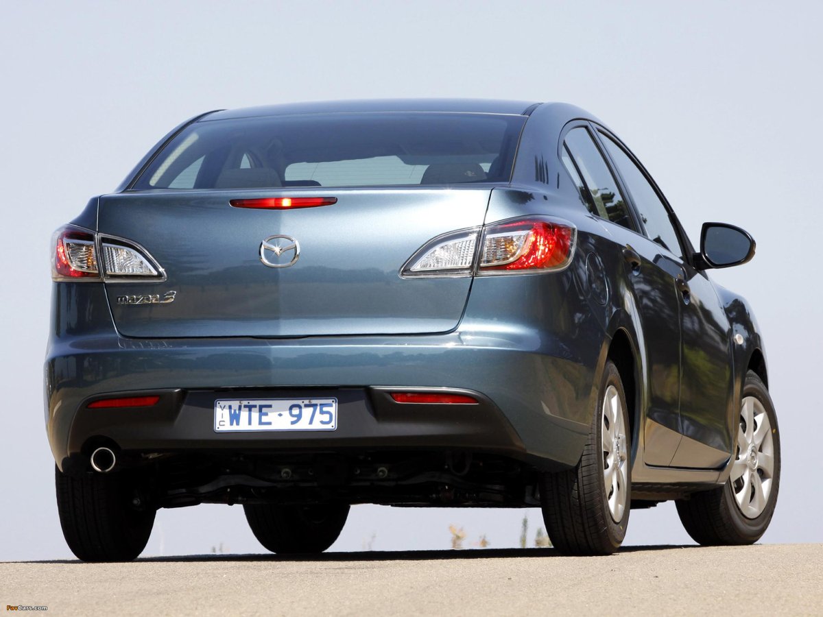 Мазда Аксела седан