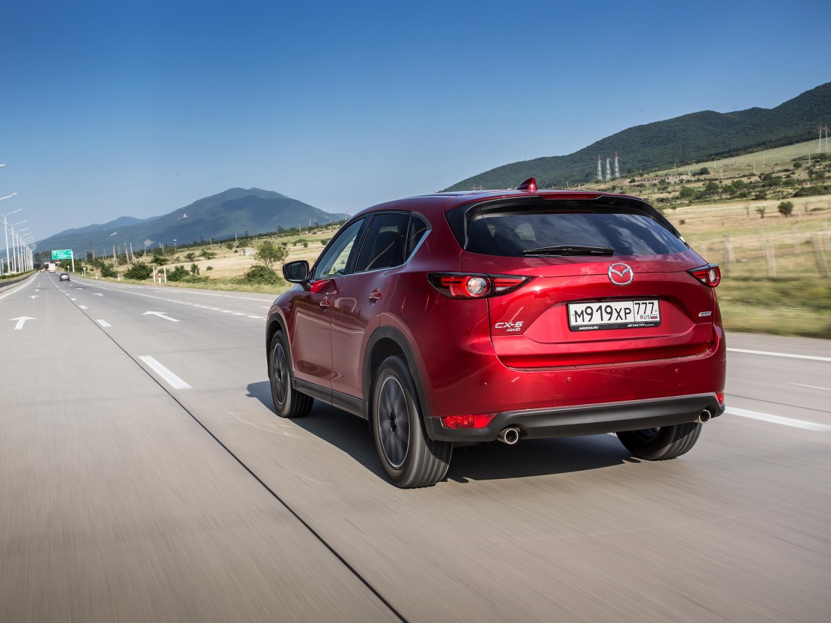 Мазда СХ-5 сзади