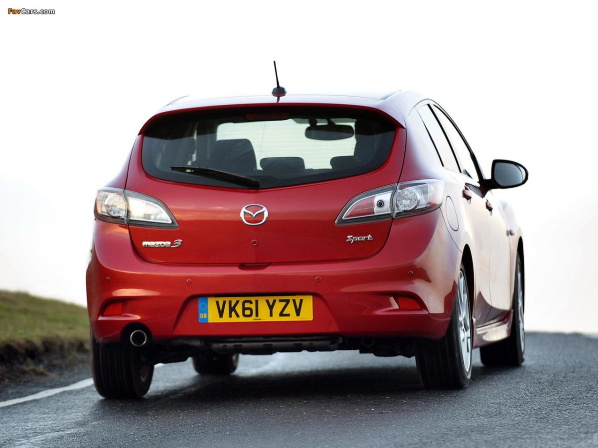 Mazda 3 BL сзади