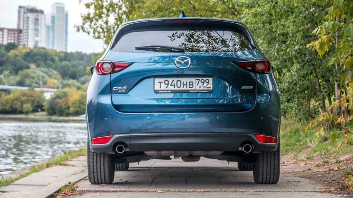 Мазда СХ-5 сзади