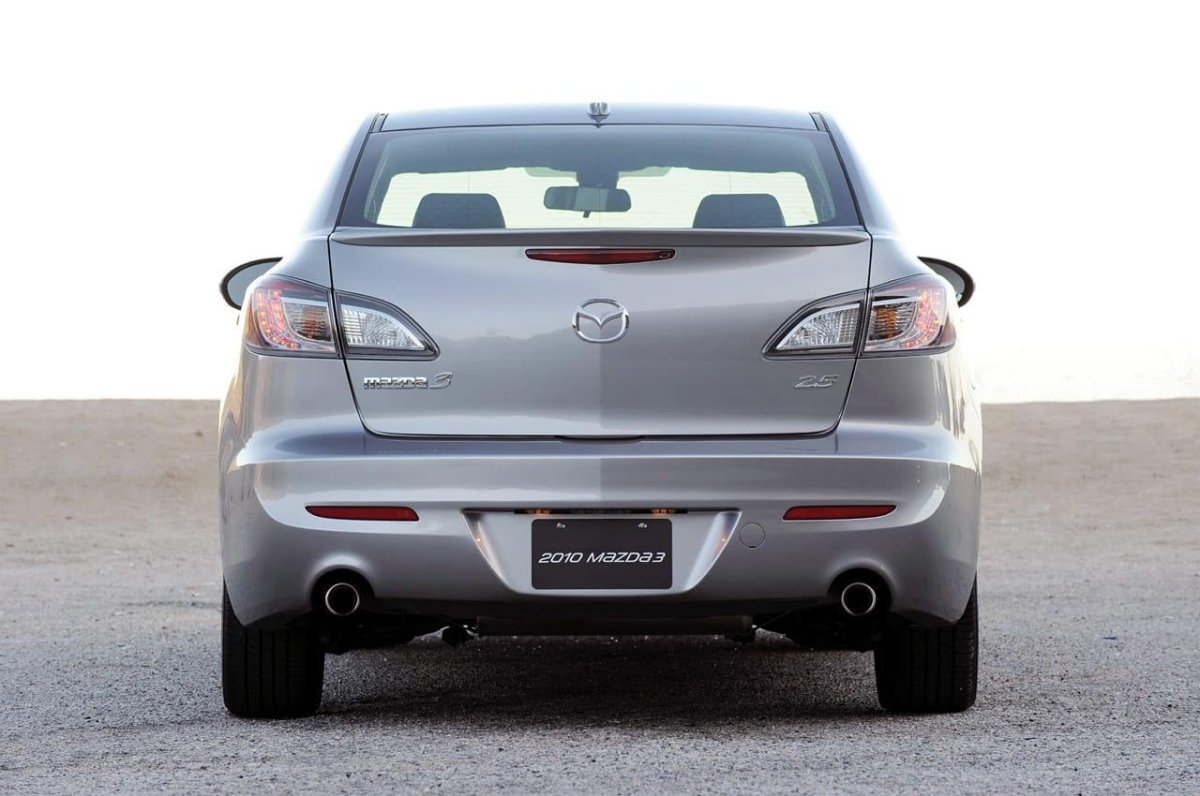 Mazda 3 зад