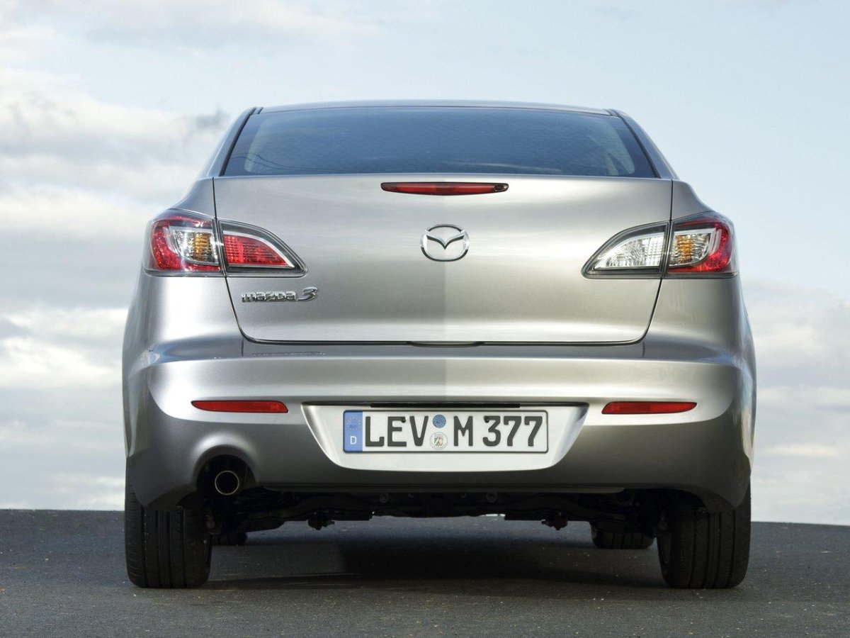 Mazda 3 зад