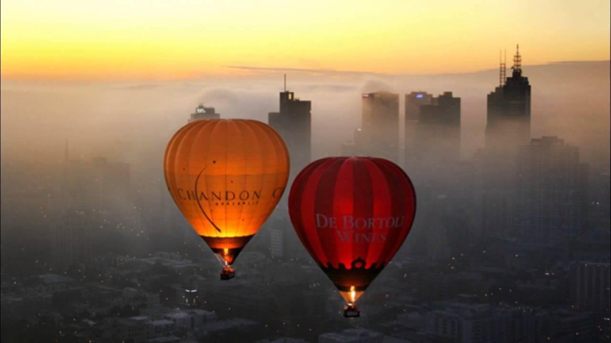 Воздушный шар над городом