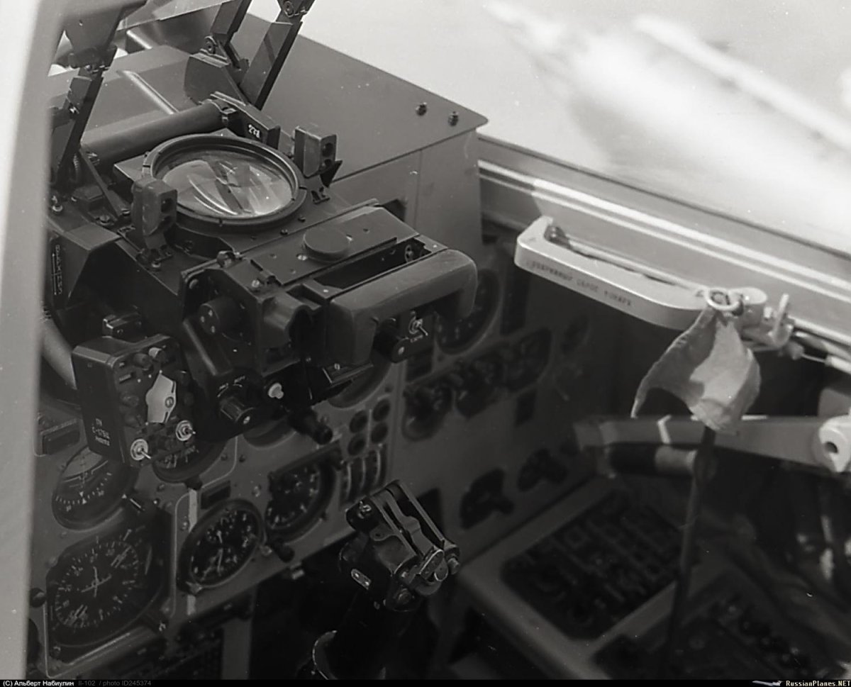 Ил-102 кабина