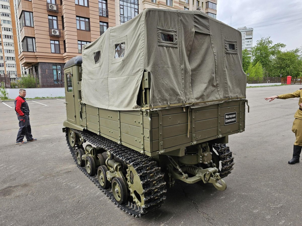 Гусеничный тягач ГАЗ 73 (ГТ-му),