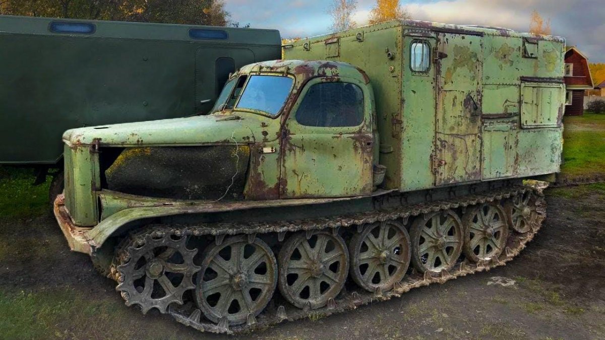 Гусеничный тягач атл