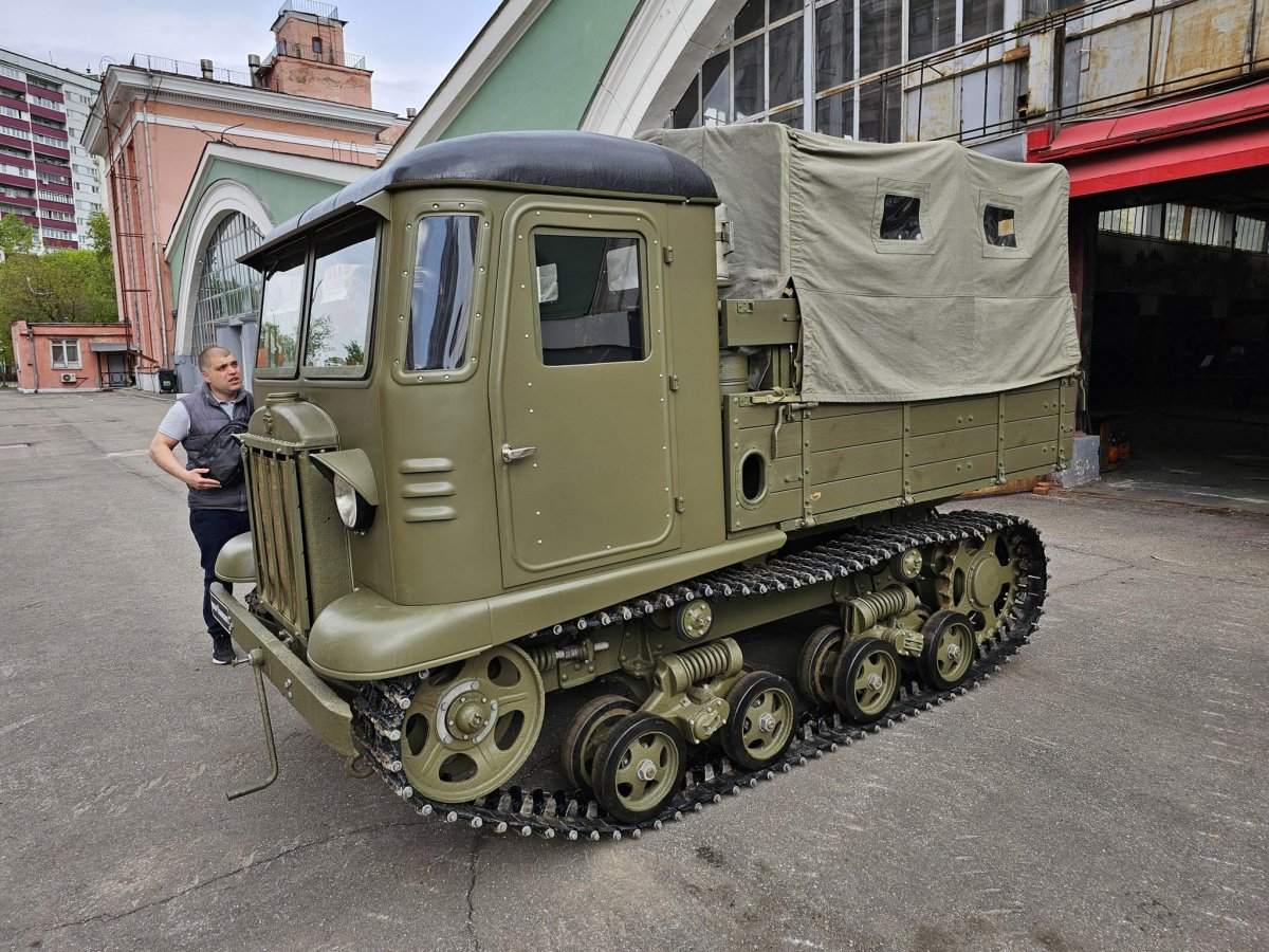 СТЗ-5 гусеничный тягач