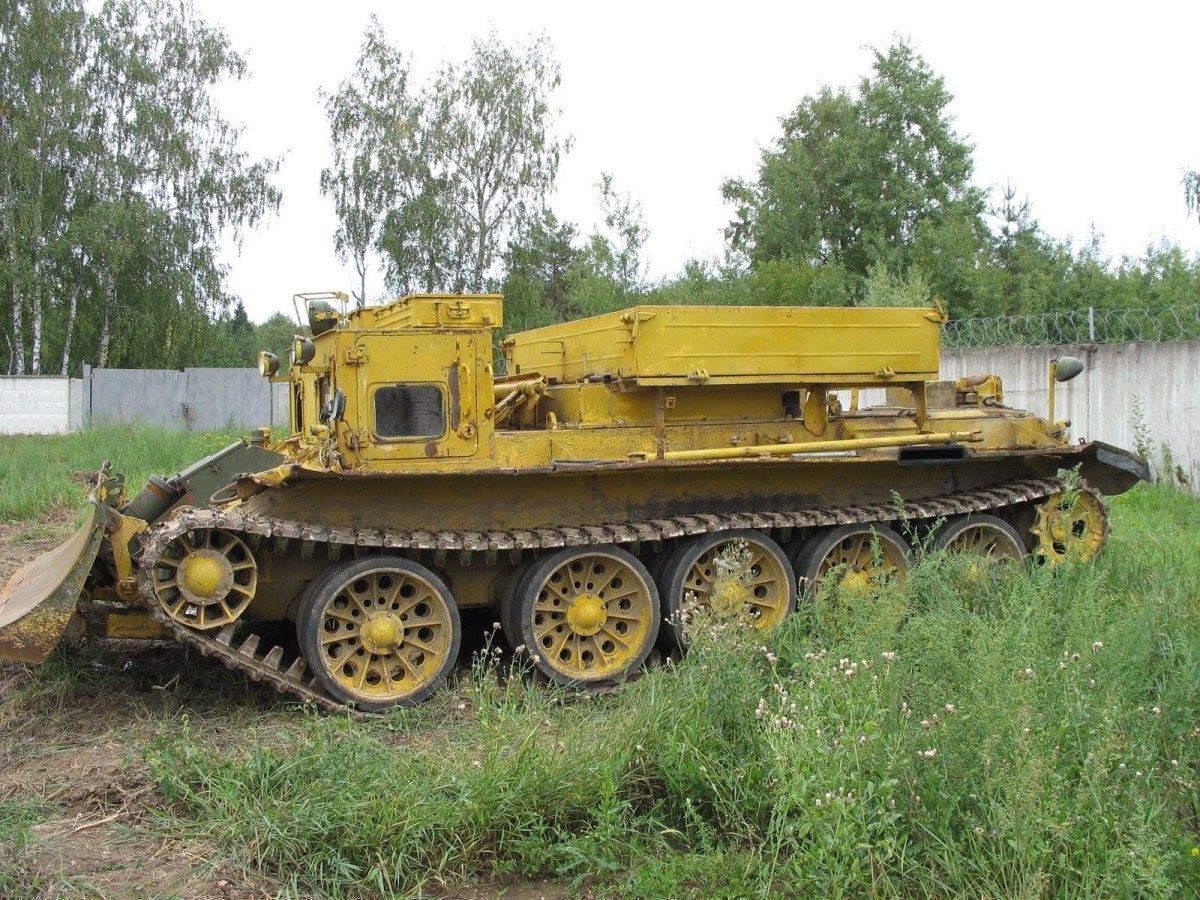 Гусеничный тягач ГТУ 1