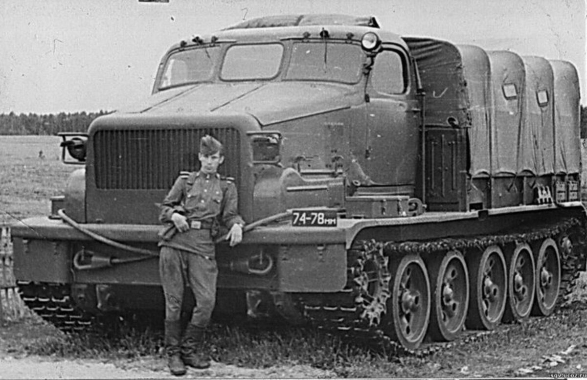 Артиллерийский тяжелый тягач АТТ