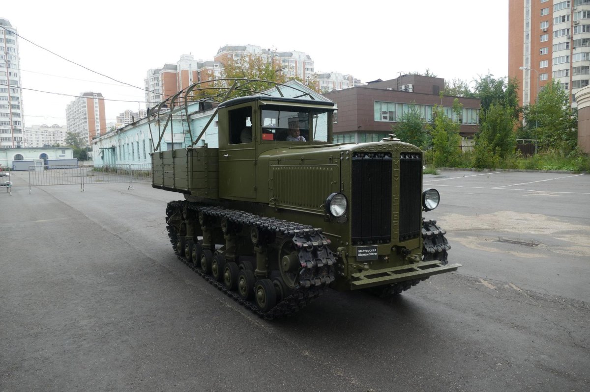 Гусеничный тягач атл