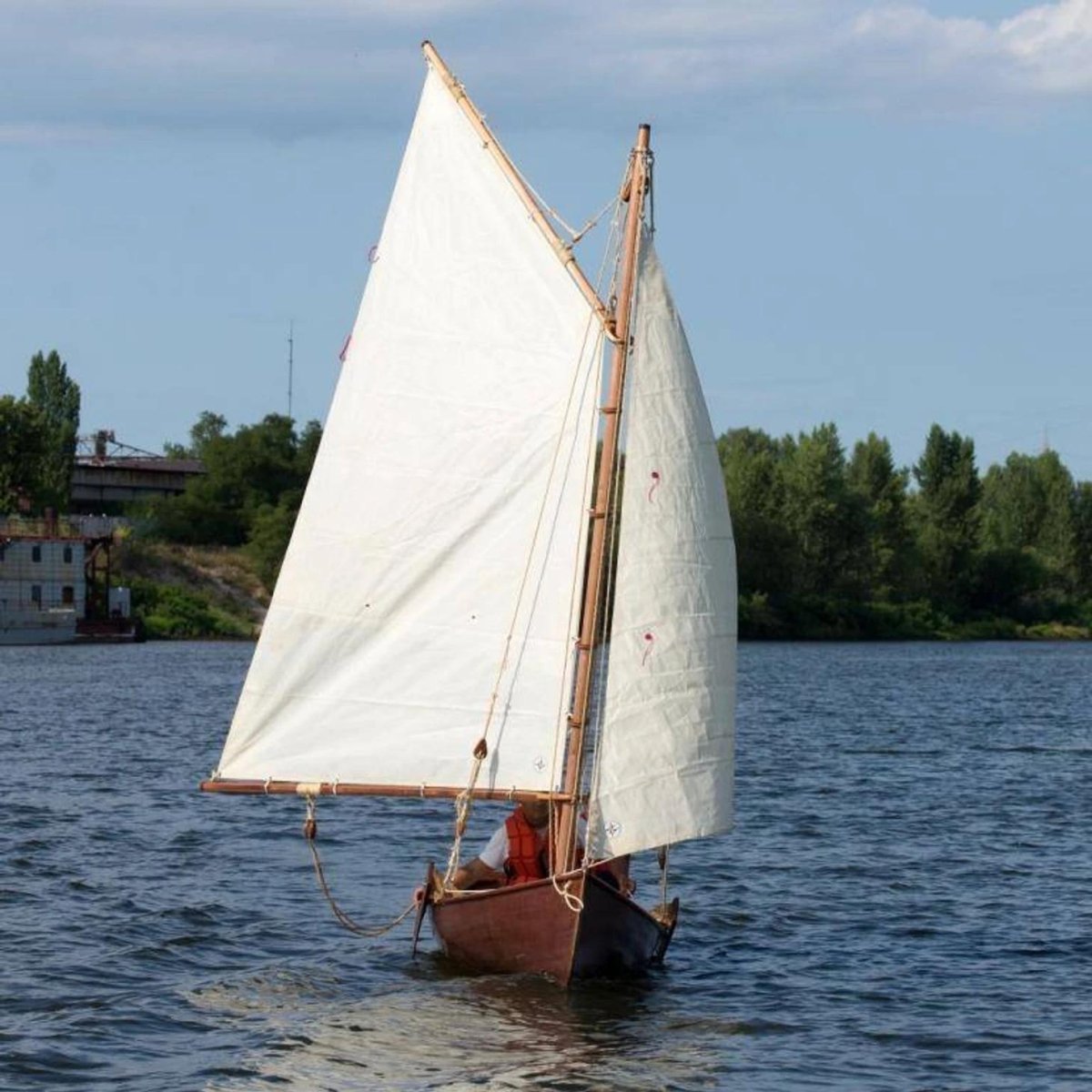 Гафельный швертбот