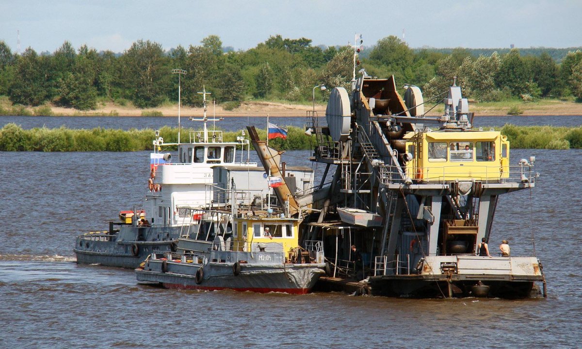 Двинский залив земснаряд