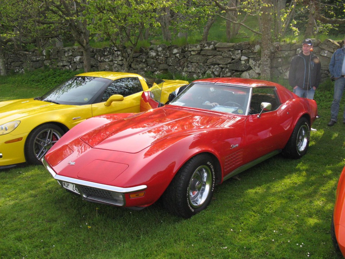 Шевроле Корвет 1999 used under License жёлтый