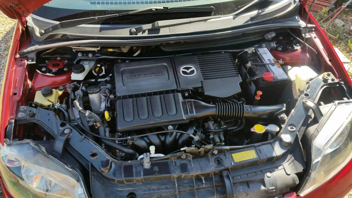 Mazda 2 подкапотка