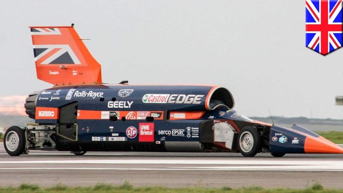 Машина Bloodhound SSC
