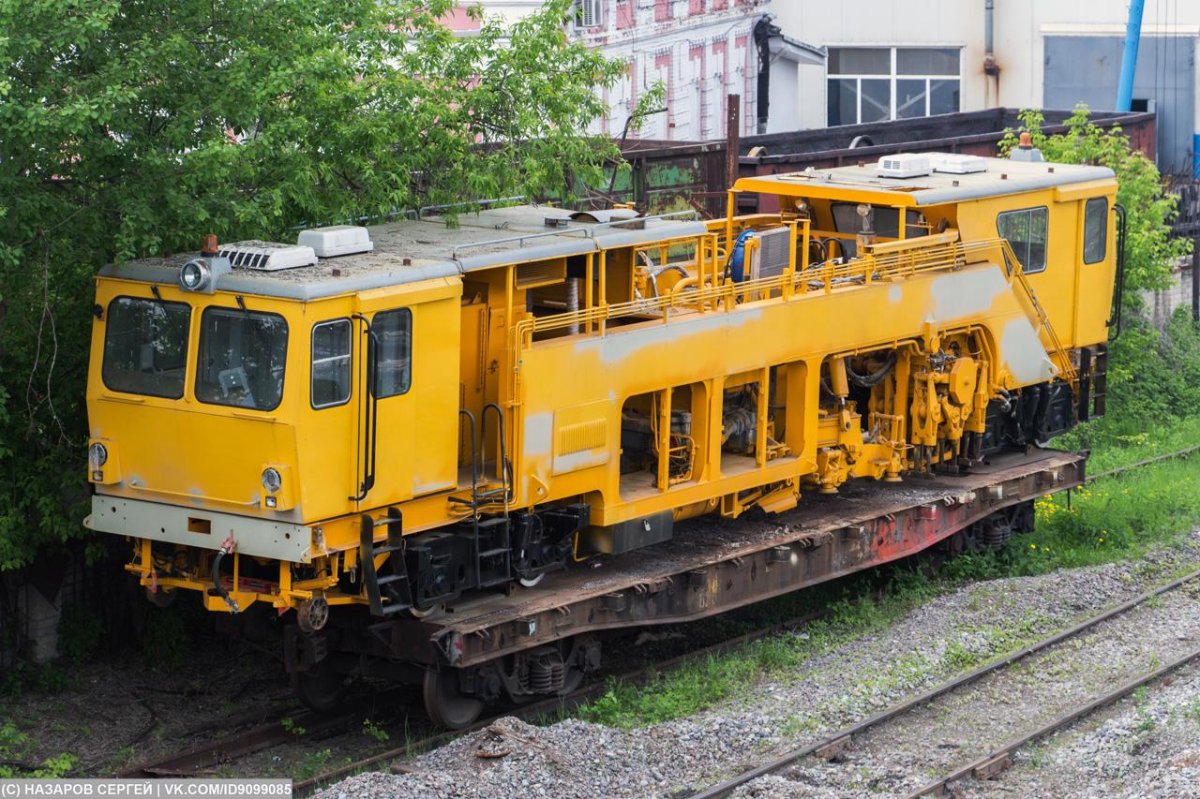 Выправочно-подбивочно-рихтовочная машина ВПР-02м