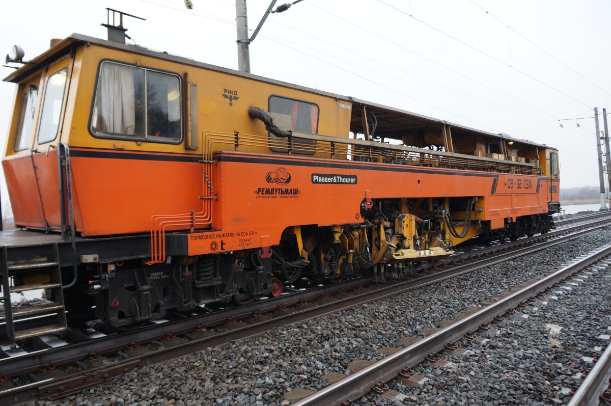 Выправочно-подбивочно-рихтовочная машина Unimat