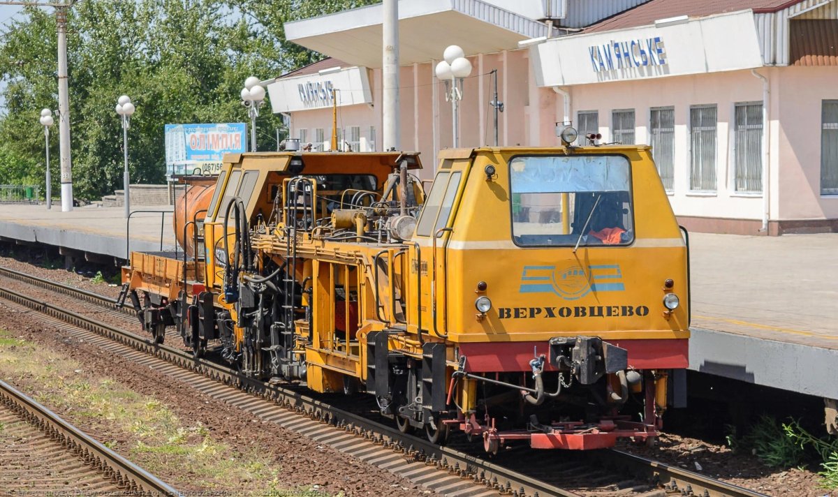 Выправочно-подбивочно-рихтовочная машина ВПР-02