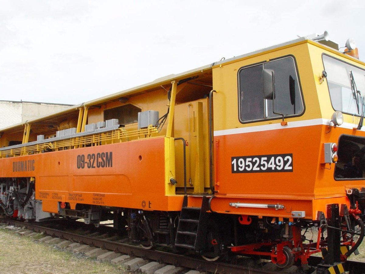 Дуоматик 09-32 выправочно-подбивочно-рихтовочная машина