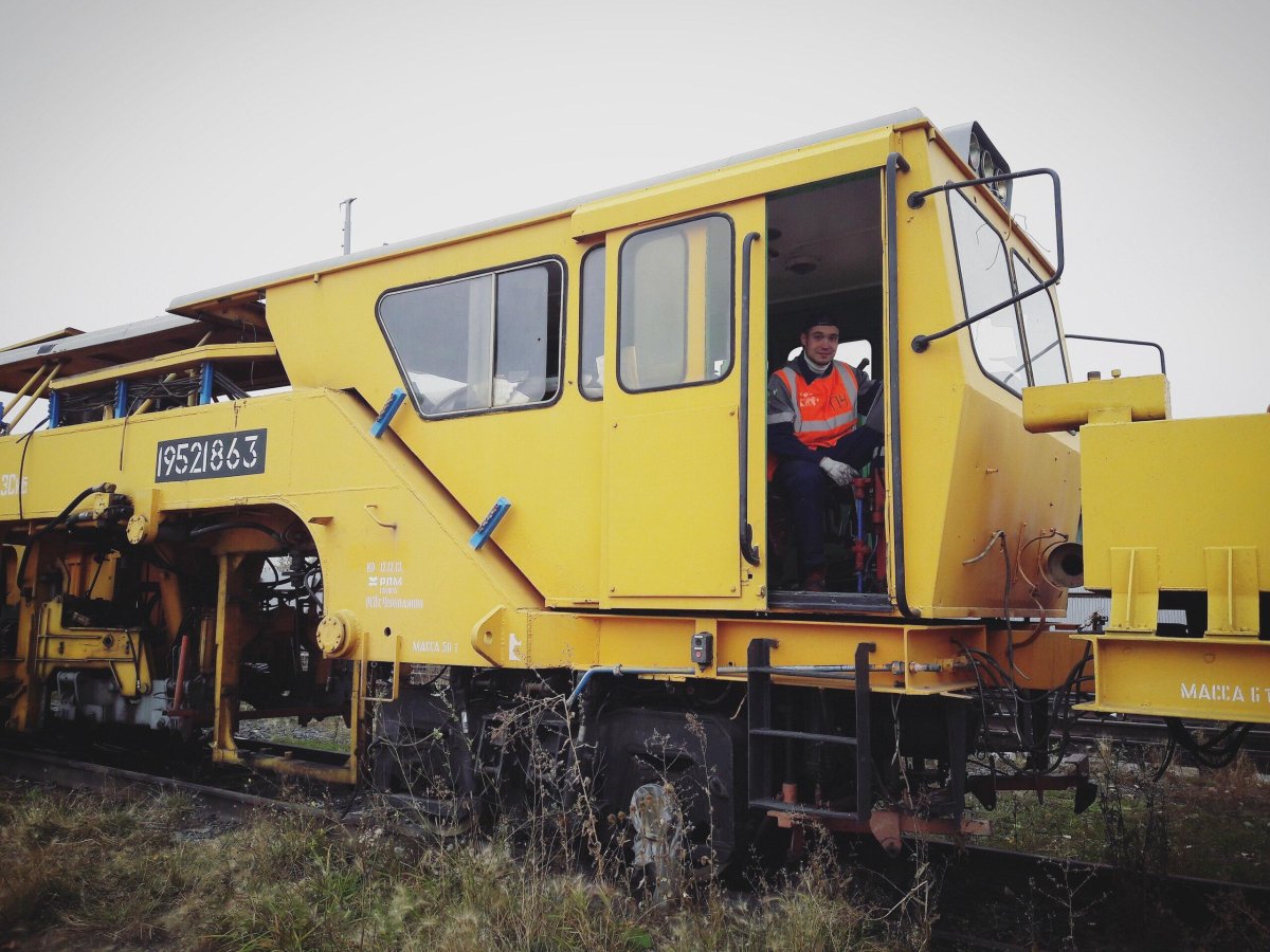 Выправочно-подбивочно-рихтовочная машина ВПРС-03