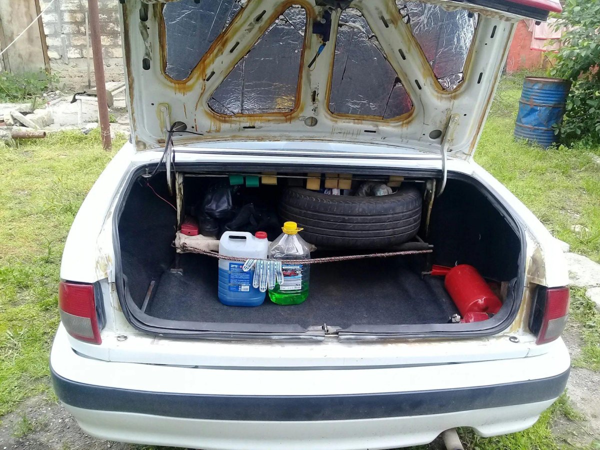 Волга 31105 ГАЗ В багажнике