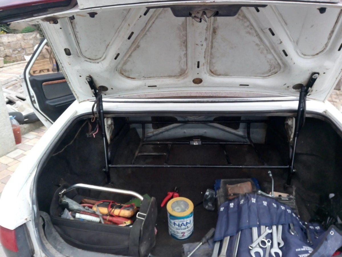 ГАЗ упоры на багажник ГАЗ 3110