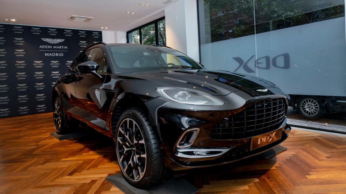 Aston Martin паркетник