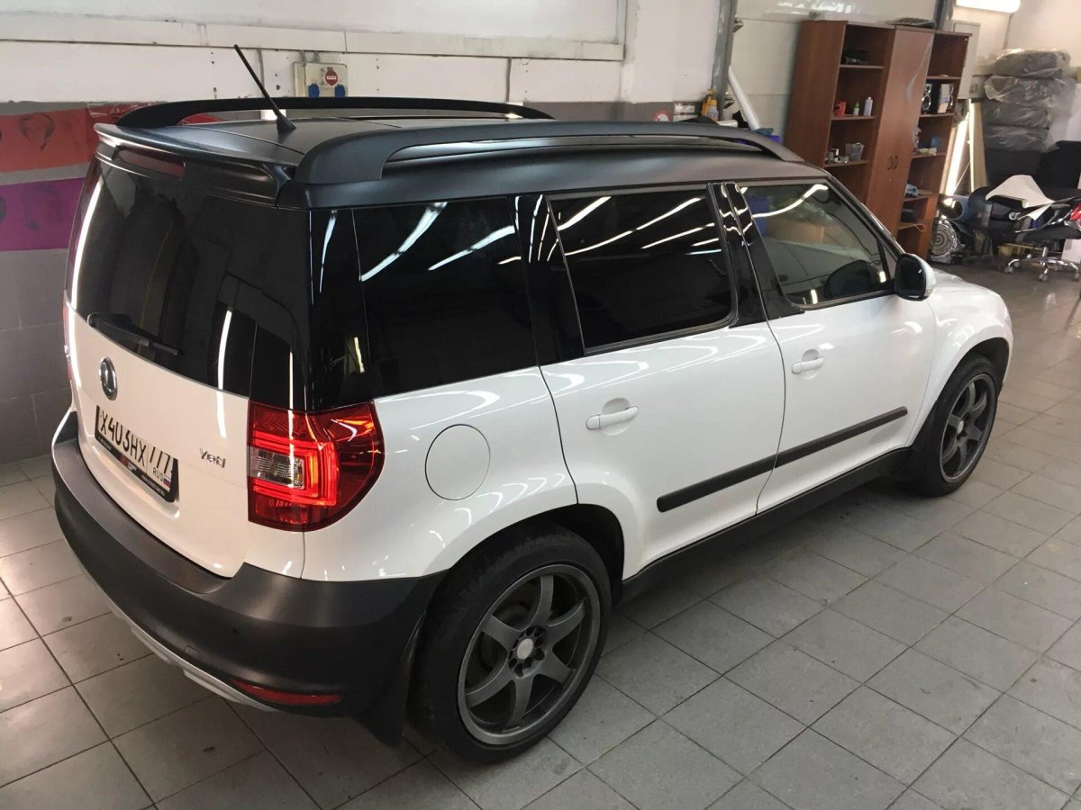 Skoda Yeti черная крыша