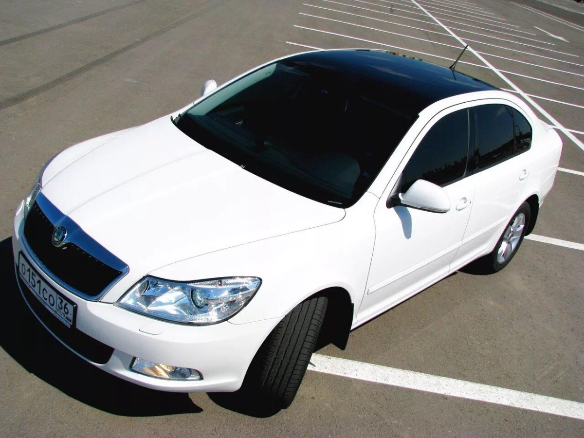 Шкода Октавия а5 с черной крышей