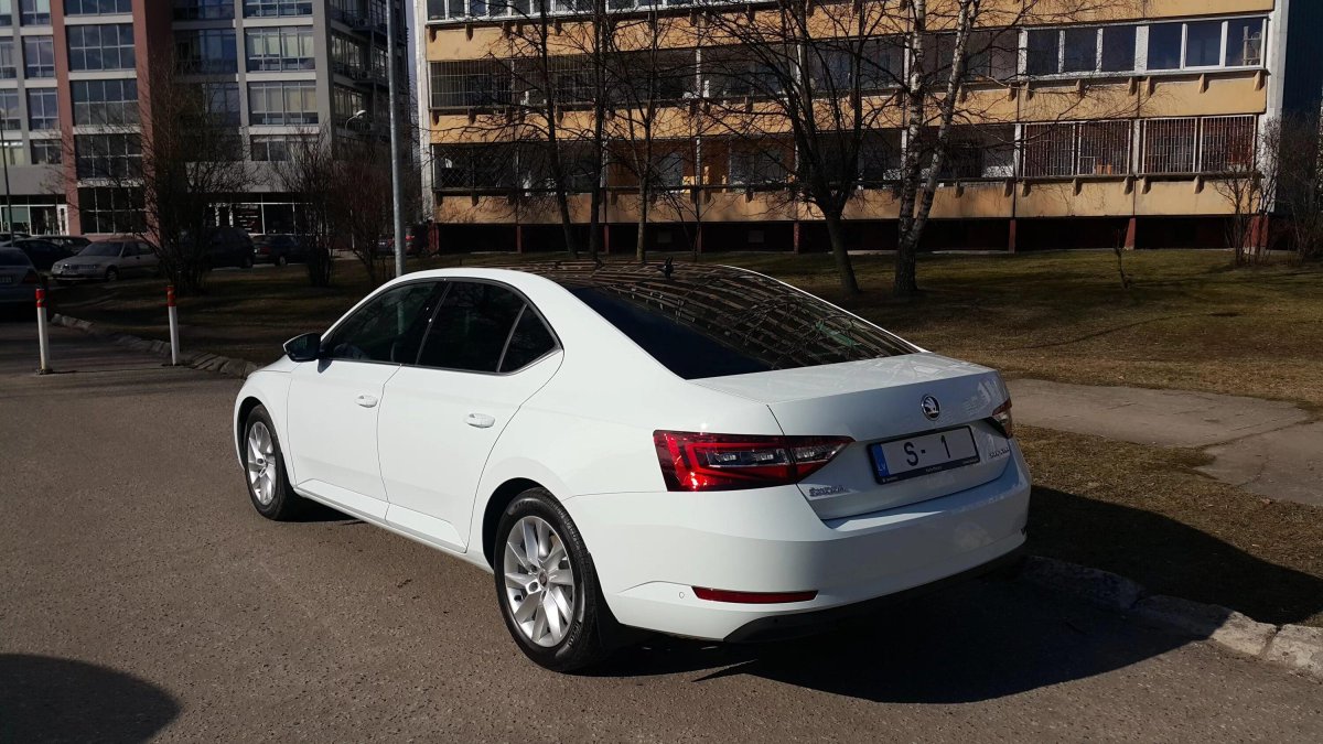 Шкода а8 белая