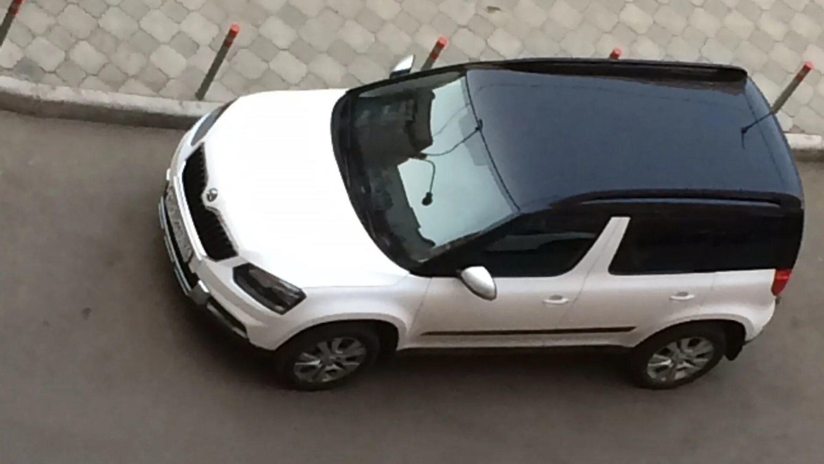 Skoda Yeti черная крыша
