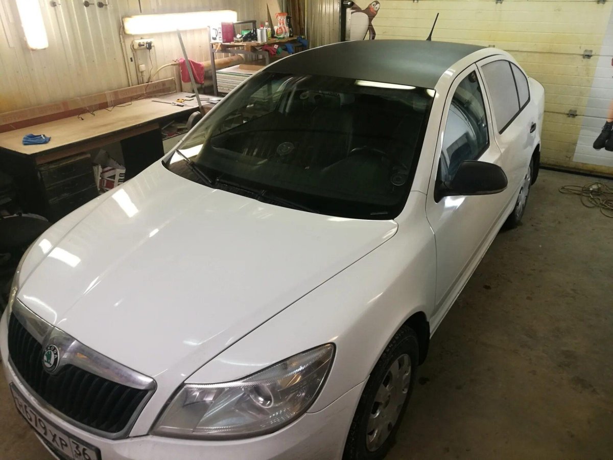 Белый кузов черная крыша