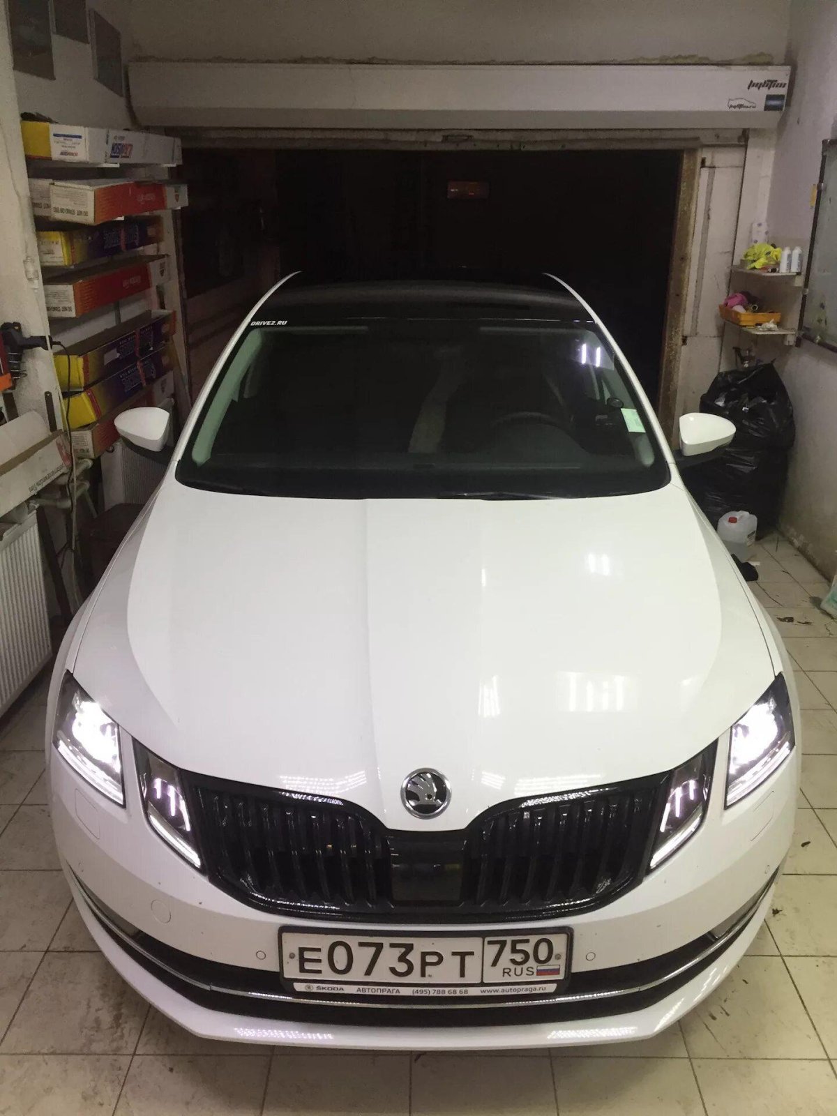 Шкода Октавия а7 черная крыша