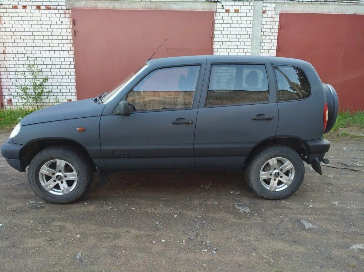 Нива Шевроле серый Раптор