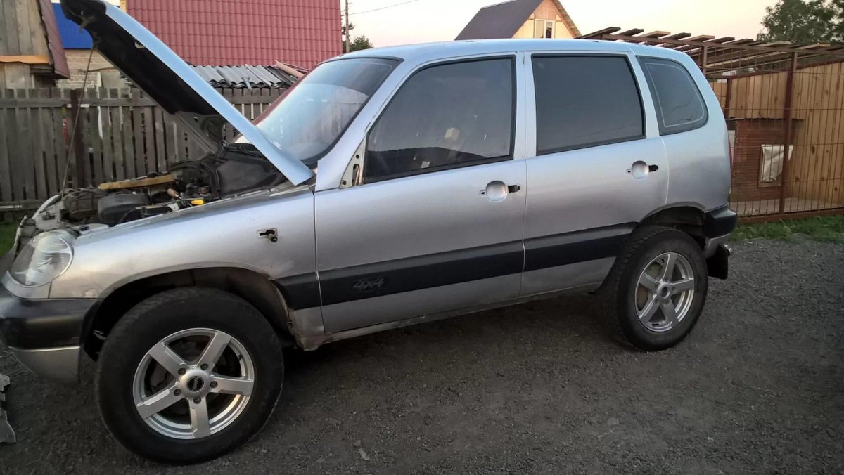 Niva Chevrolet серебристый Раптор