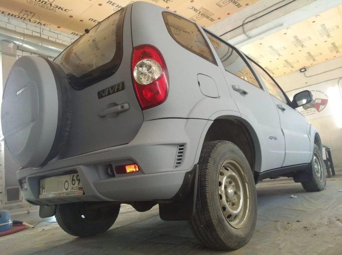 Шеви Нива серый Раптор