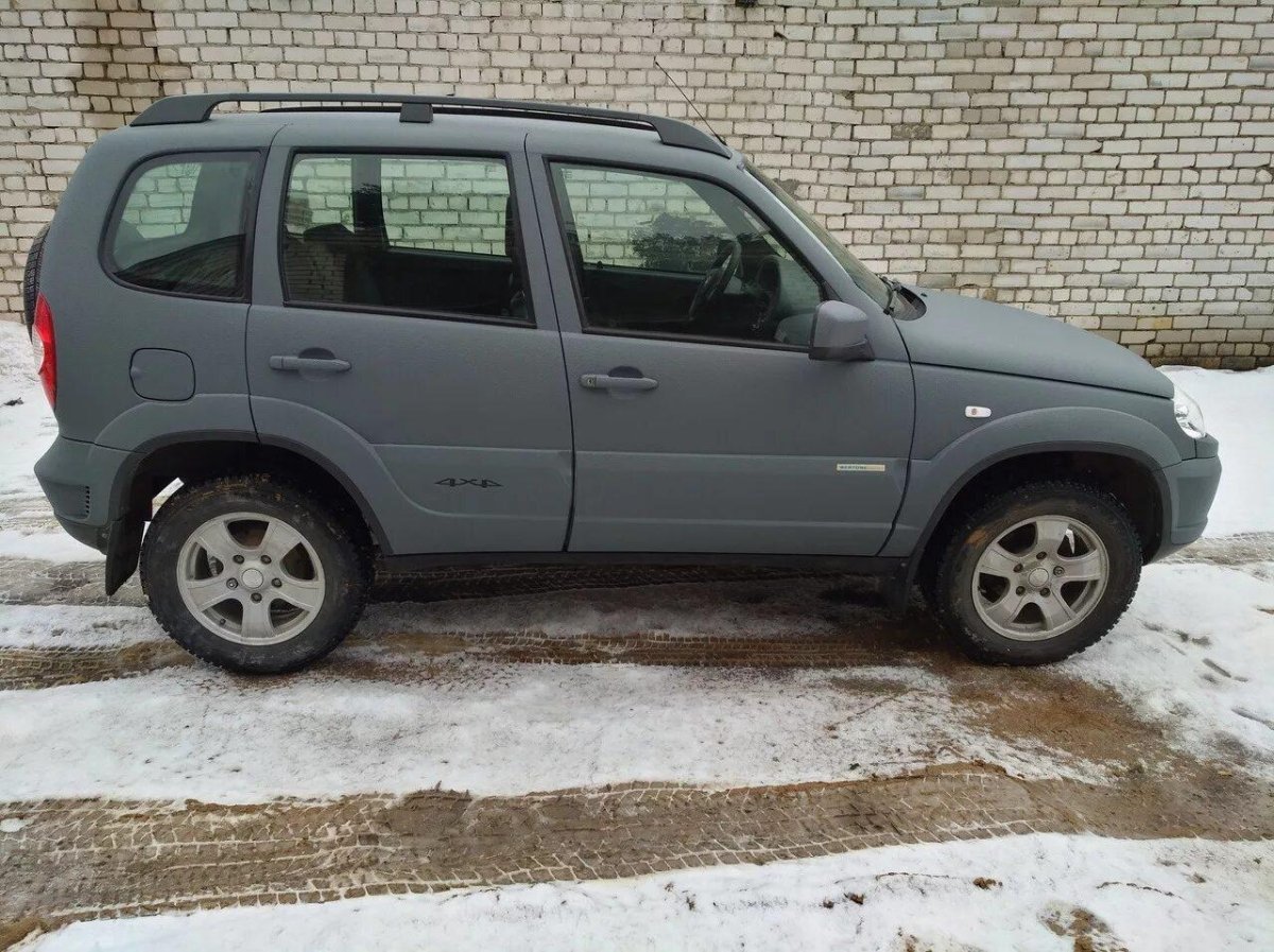 Шеви Нива серый Раптор